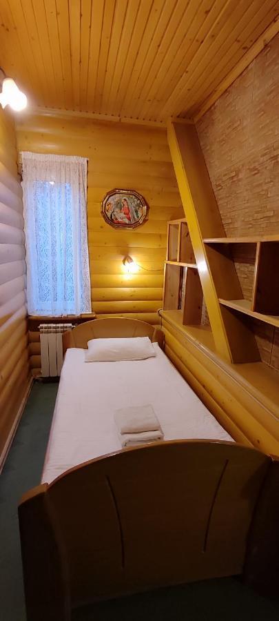 Лелеч Hotel Tatariv Buitenkant foto