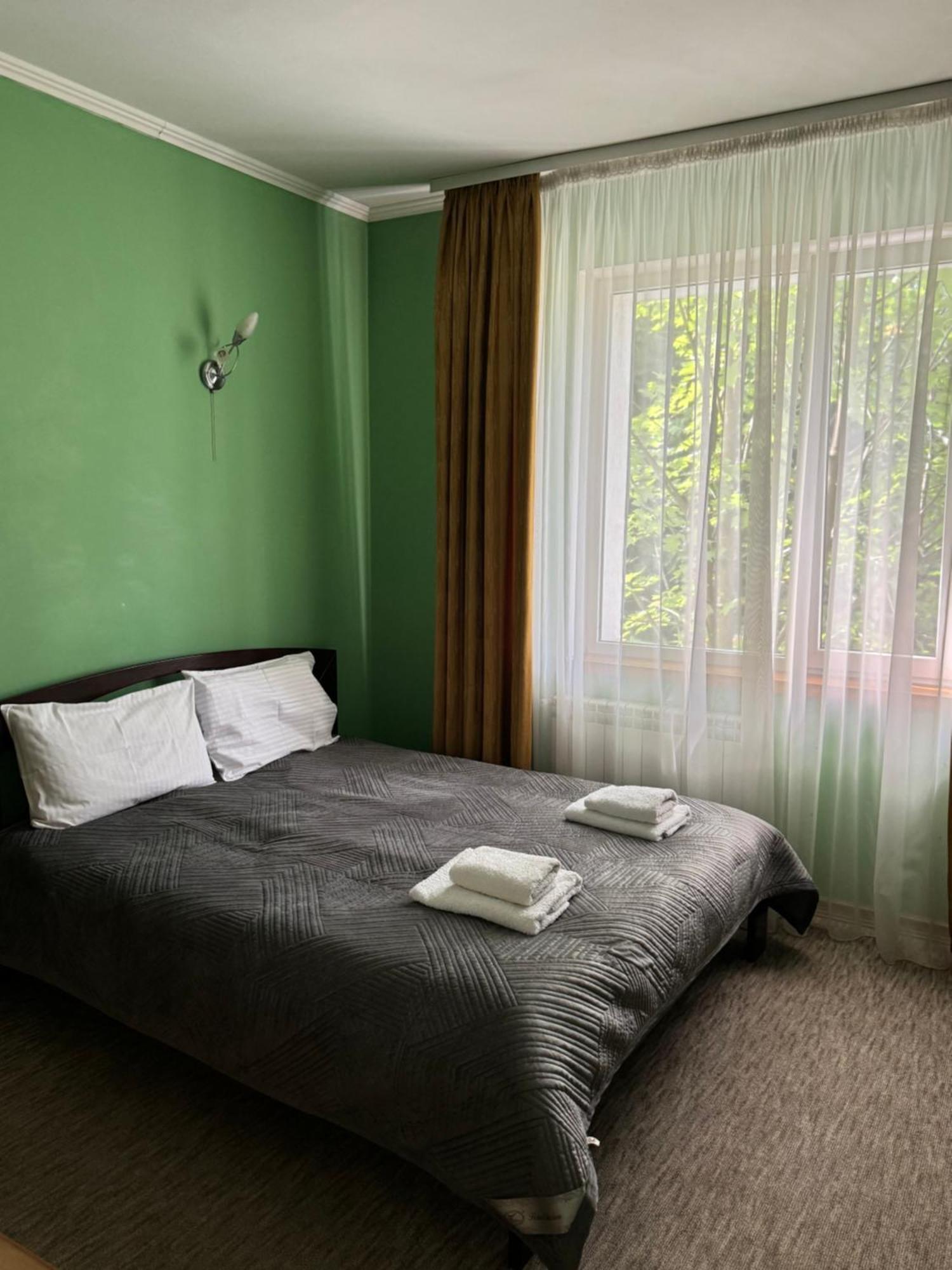 Лелеч Hotel Tatariv Buitenkant foto