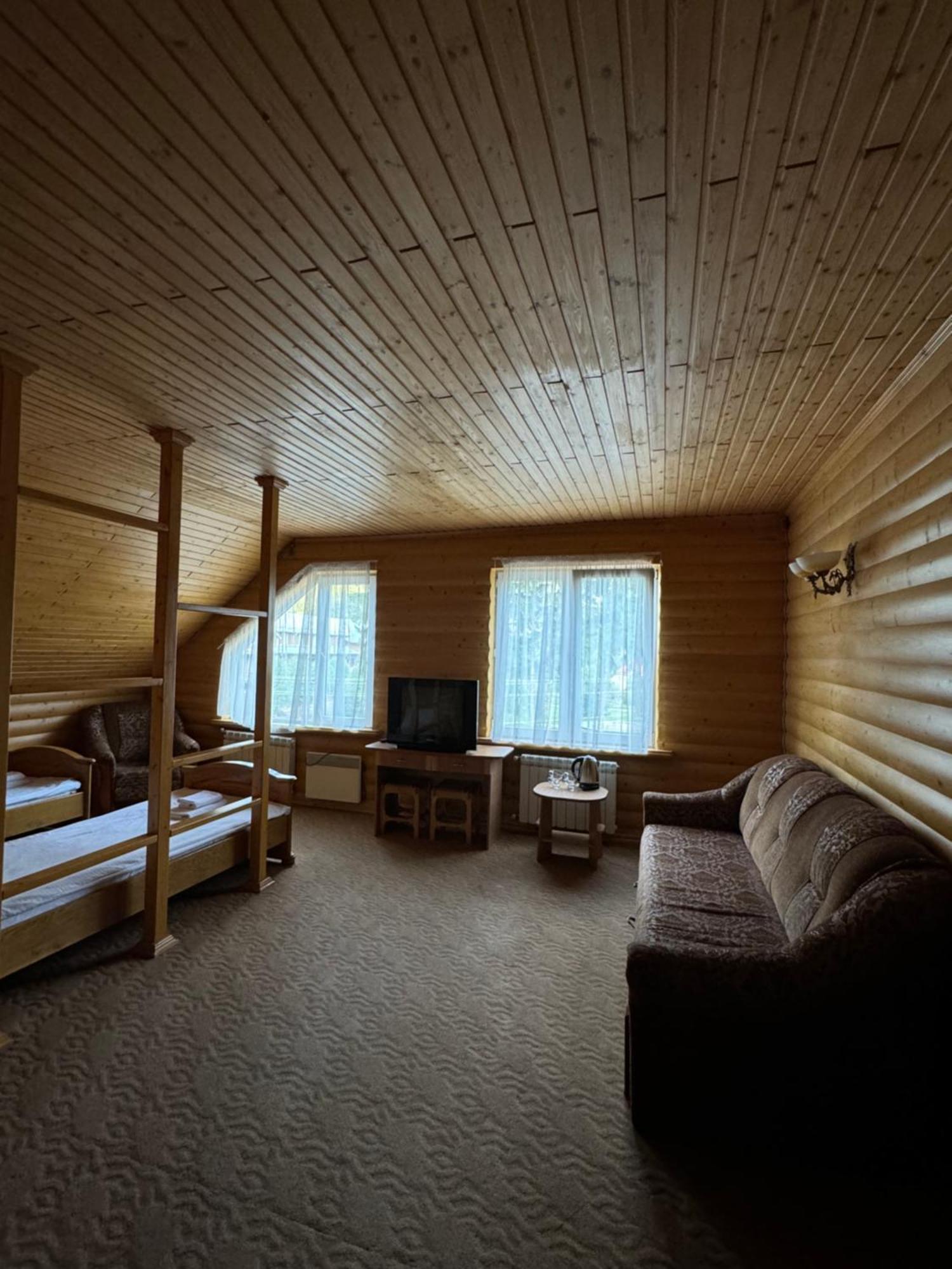 Лелеч Hotel Tatariv Buitenkant foto