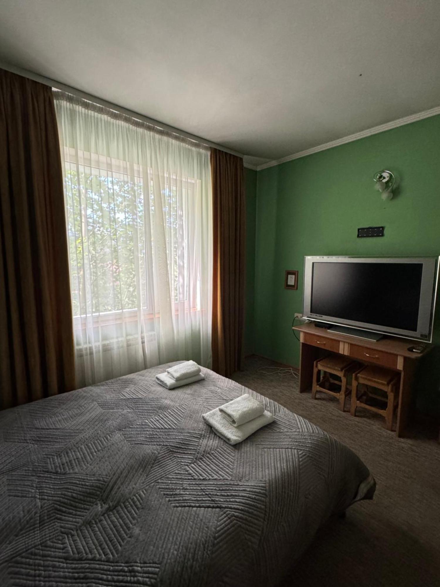 Лелеч Hotel Tatariv Buitenkant foto