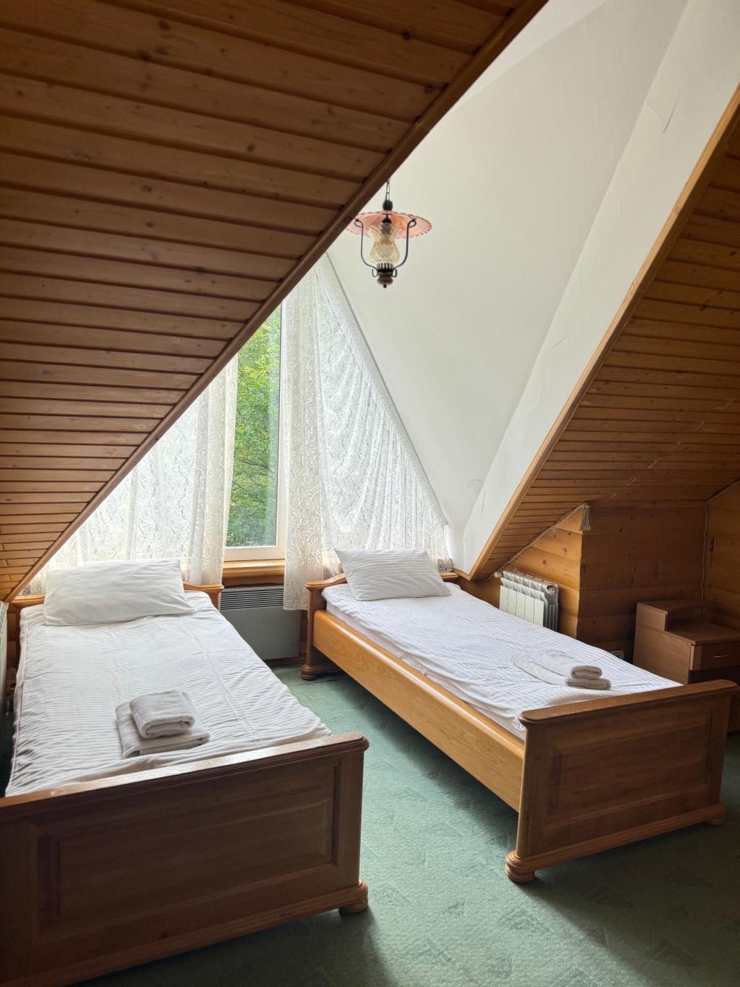 Лелеч Hotel Tatariv Buitenkant foto