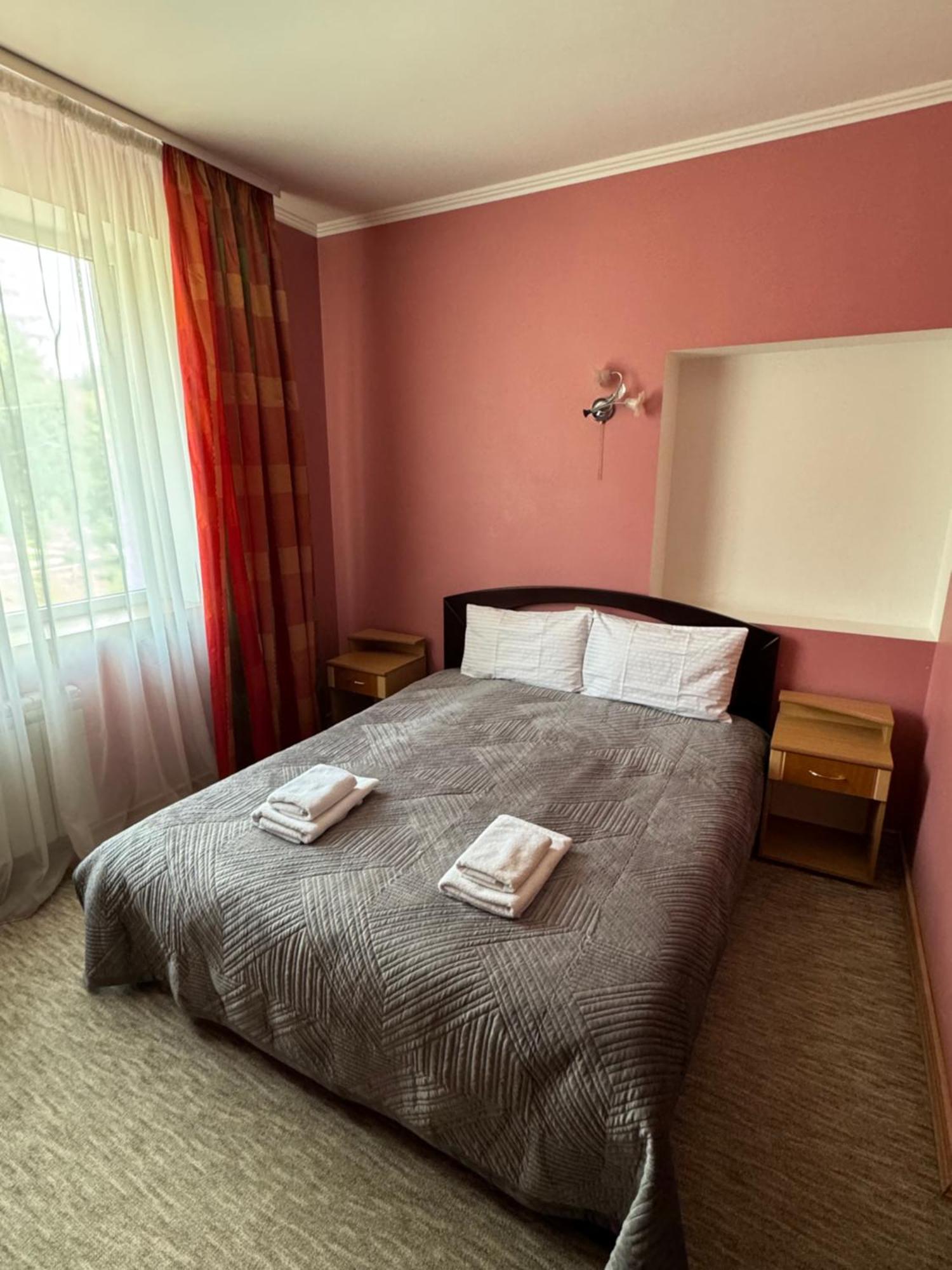 Лелеч Hotel Tatariv Buitenkant foto