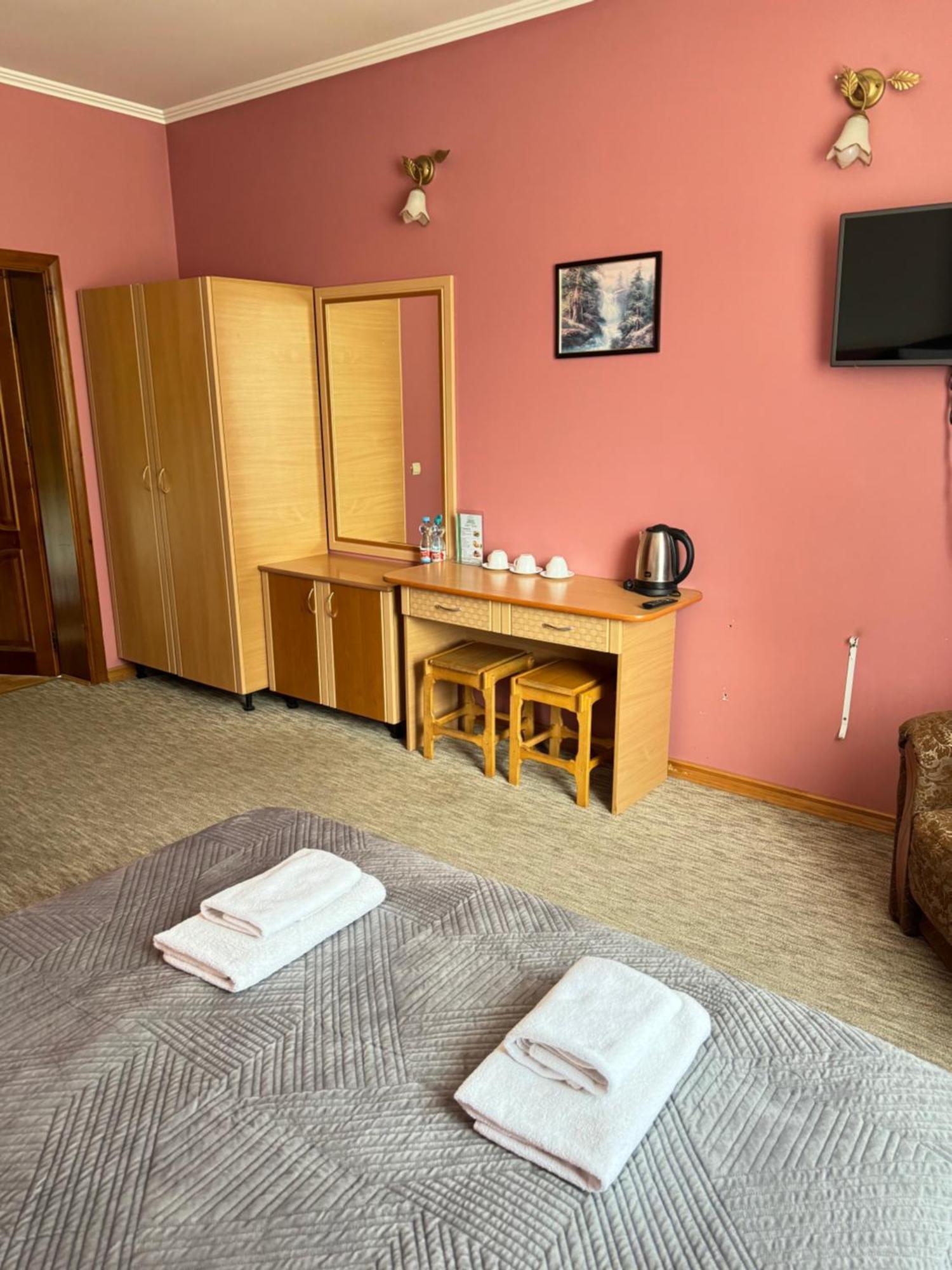 Лелеч Hotel Tatariv Buitenkant foto