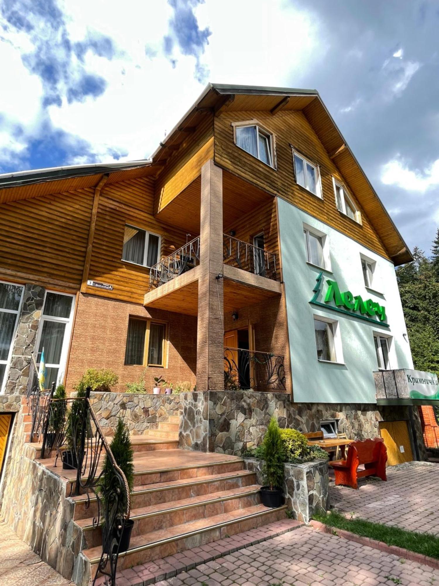 Лелеч Hotel Tatariv Buitenkant foto